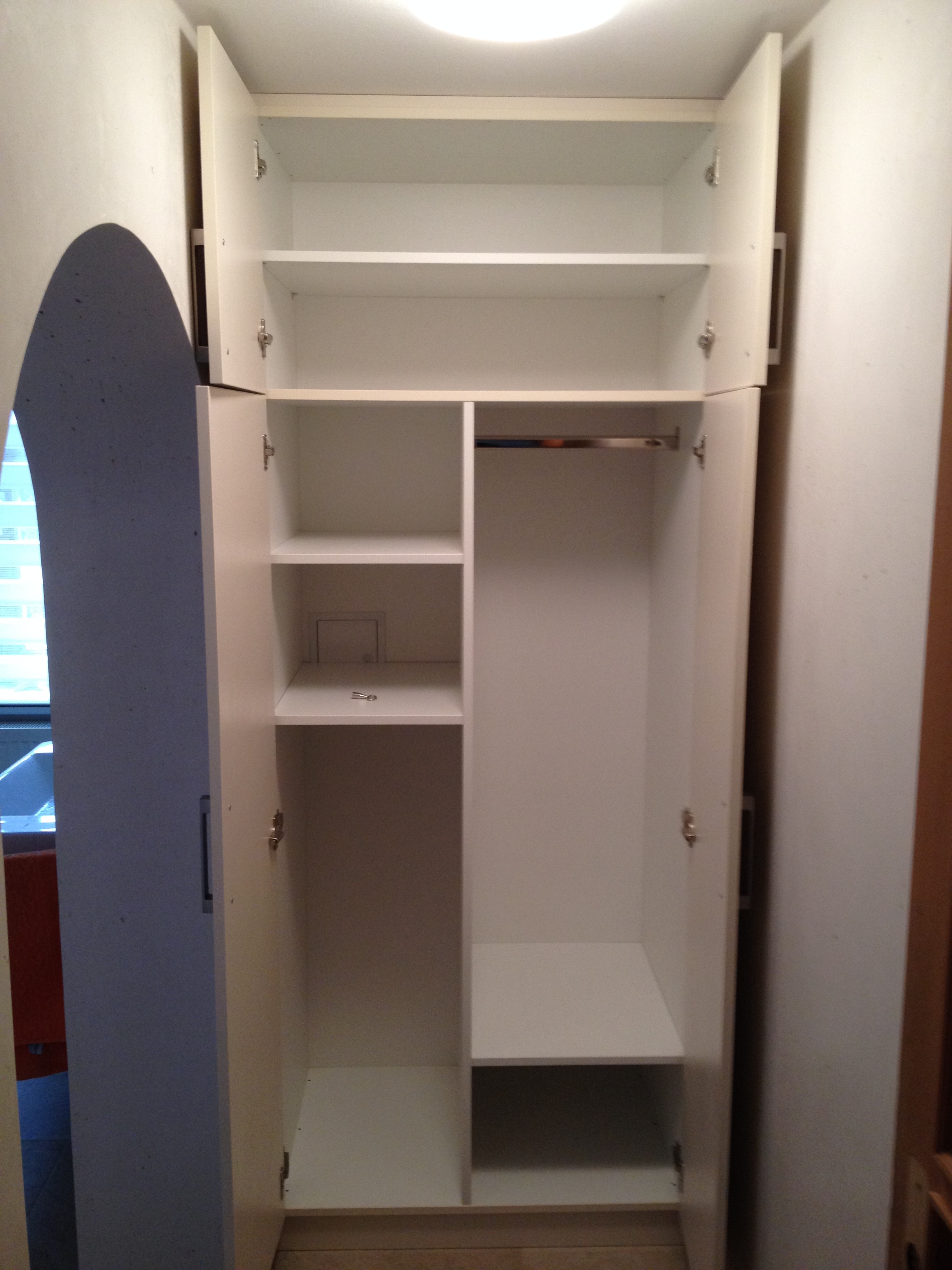 Offener Schrank