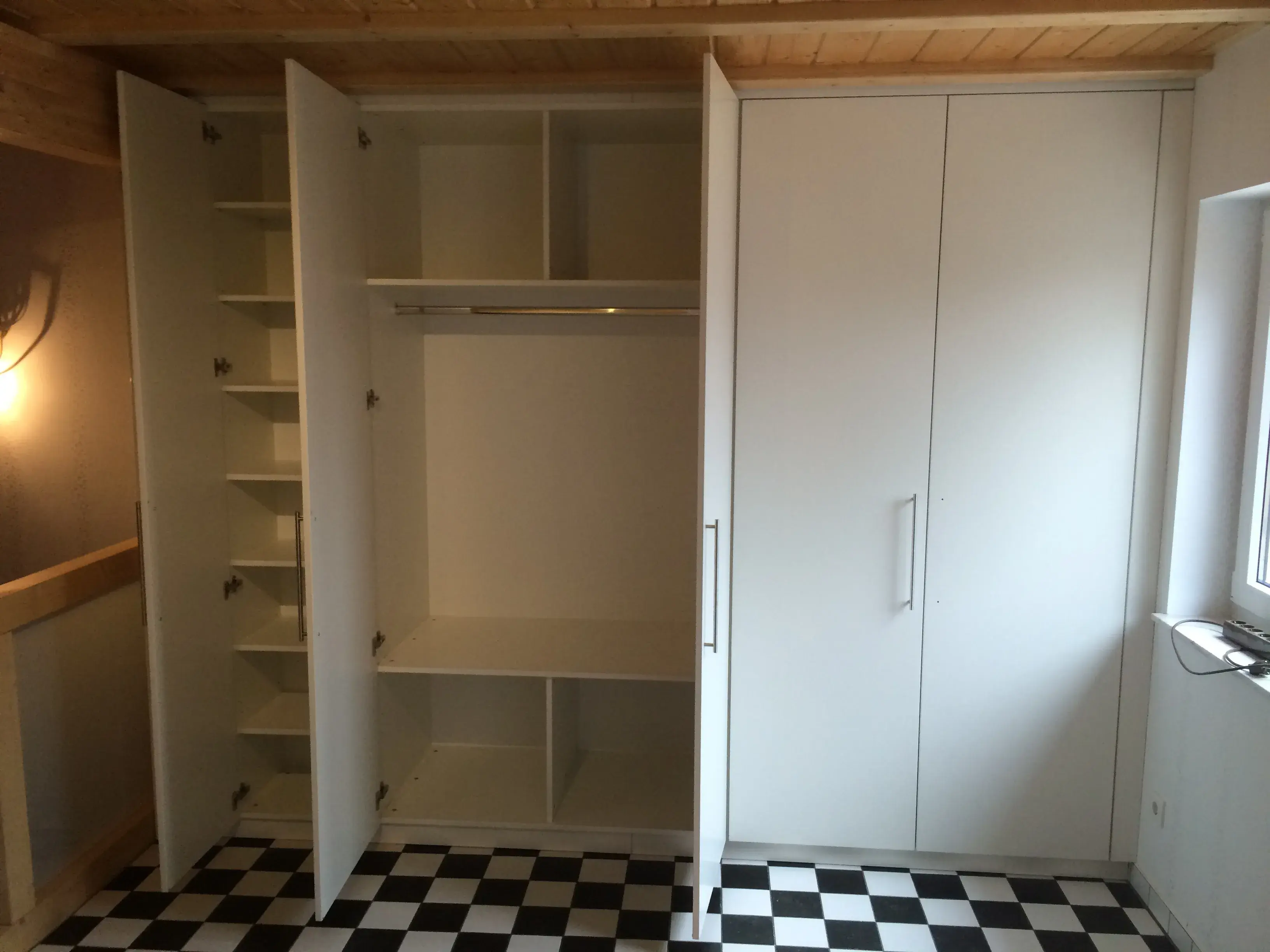 Offener Schrank