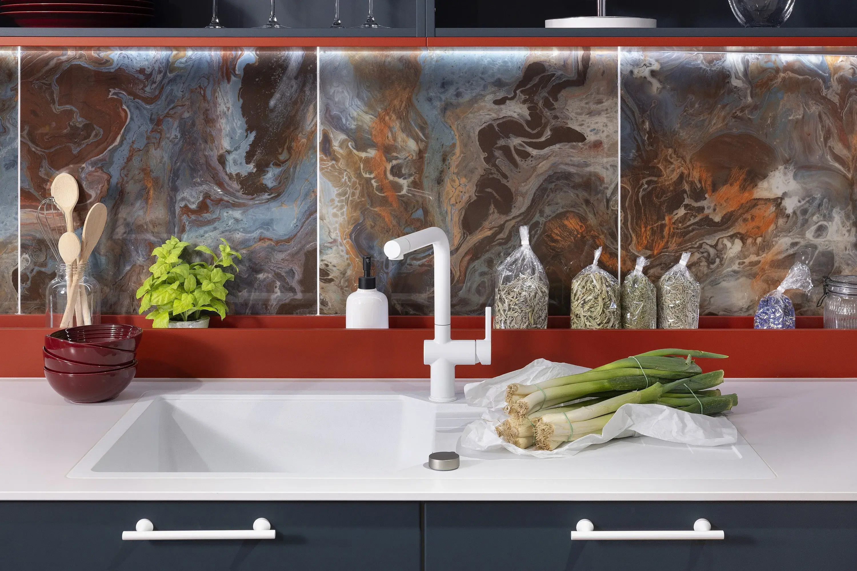 Nischenrückwand Marmoroptik farbstark